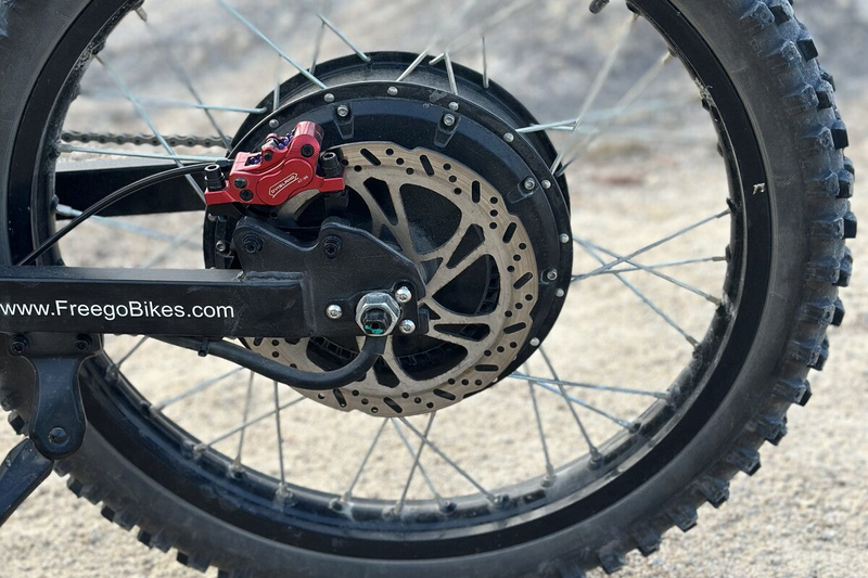 FOUR-PISTON BRAKE SYSTEM